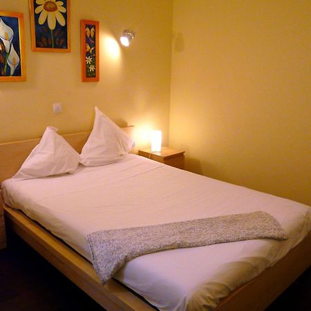 Hostal Goyal Pizarro Madrid Bagian luar foto