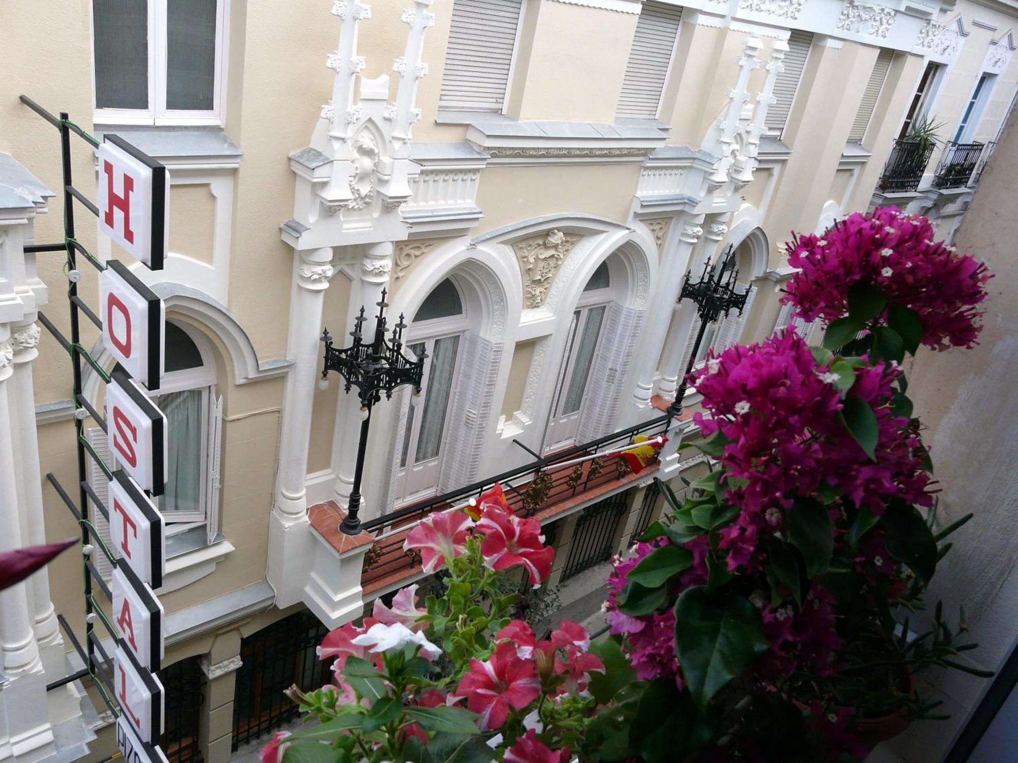Hostal Goyal Pizarro Madrid Bagian luar foto
