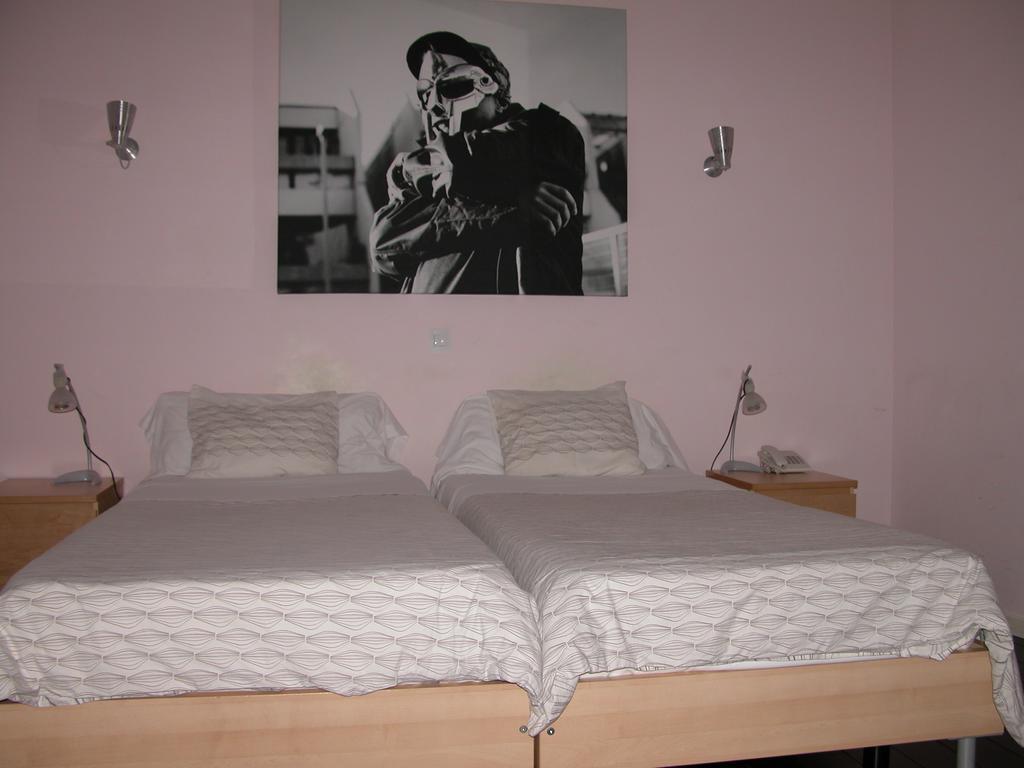 Hostal Goyal Pizarro Madrid Bagian luar foto