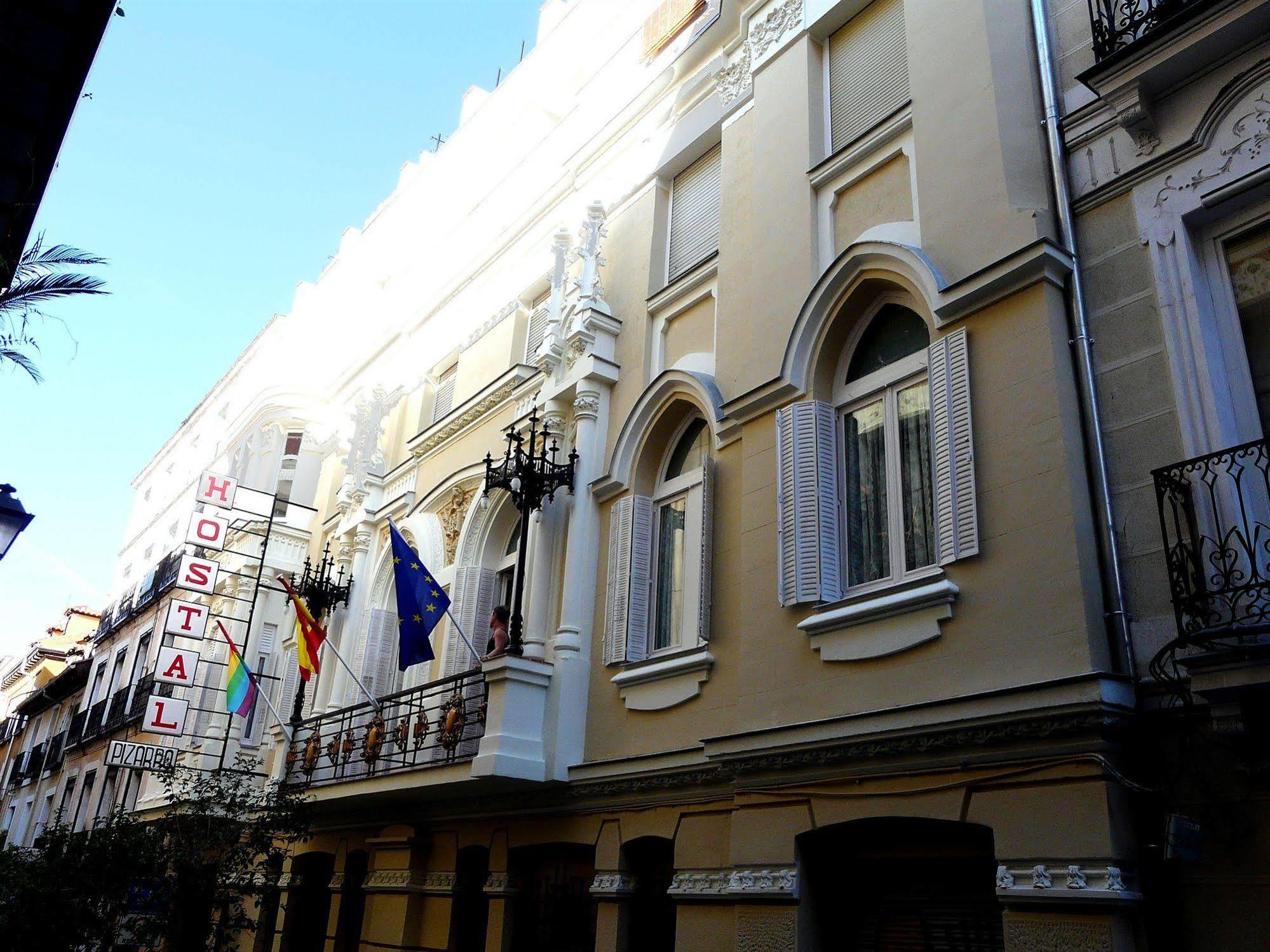 Hostal Goyal Pizarro Madrid Bagian luar foto