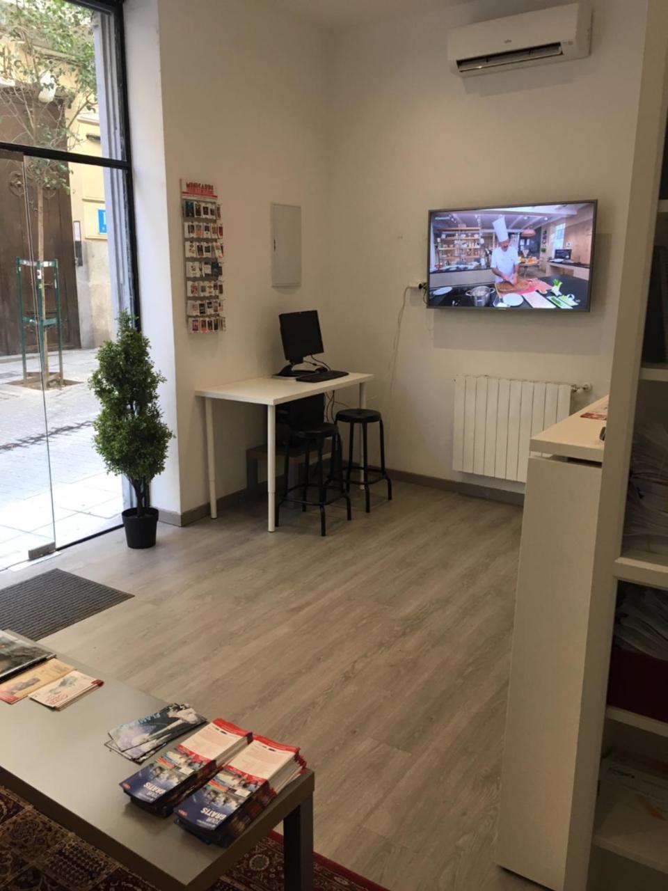 Hostal Goyal Pizarro Madrid Bagian luar foto