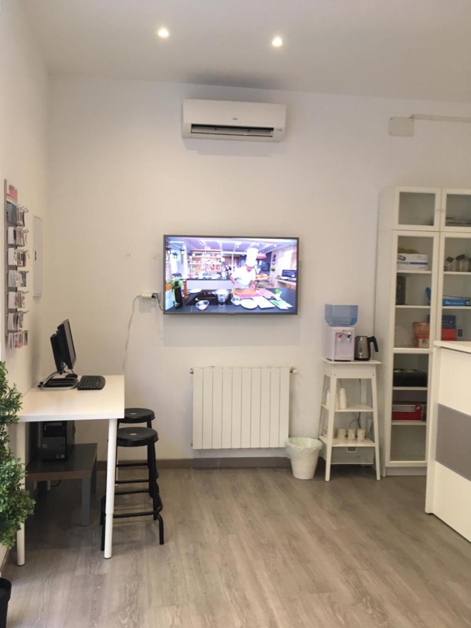 Hostal Goyal Pizarro Madrid Bagian luar foto